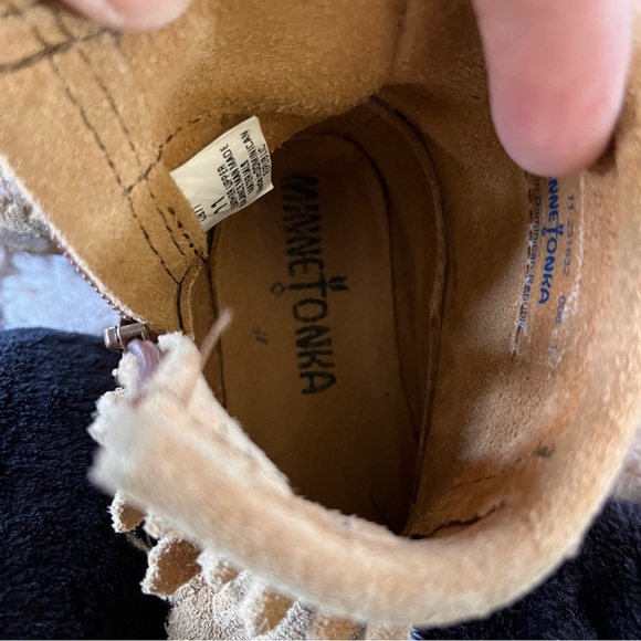 Minnetonka Double Fringe Side Zip Boot - Size 11 - Picture 9 of 11